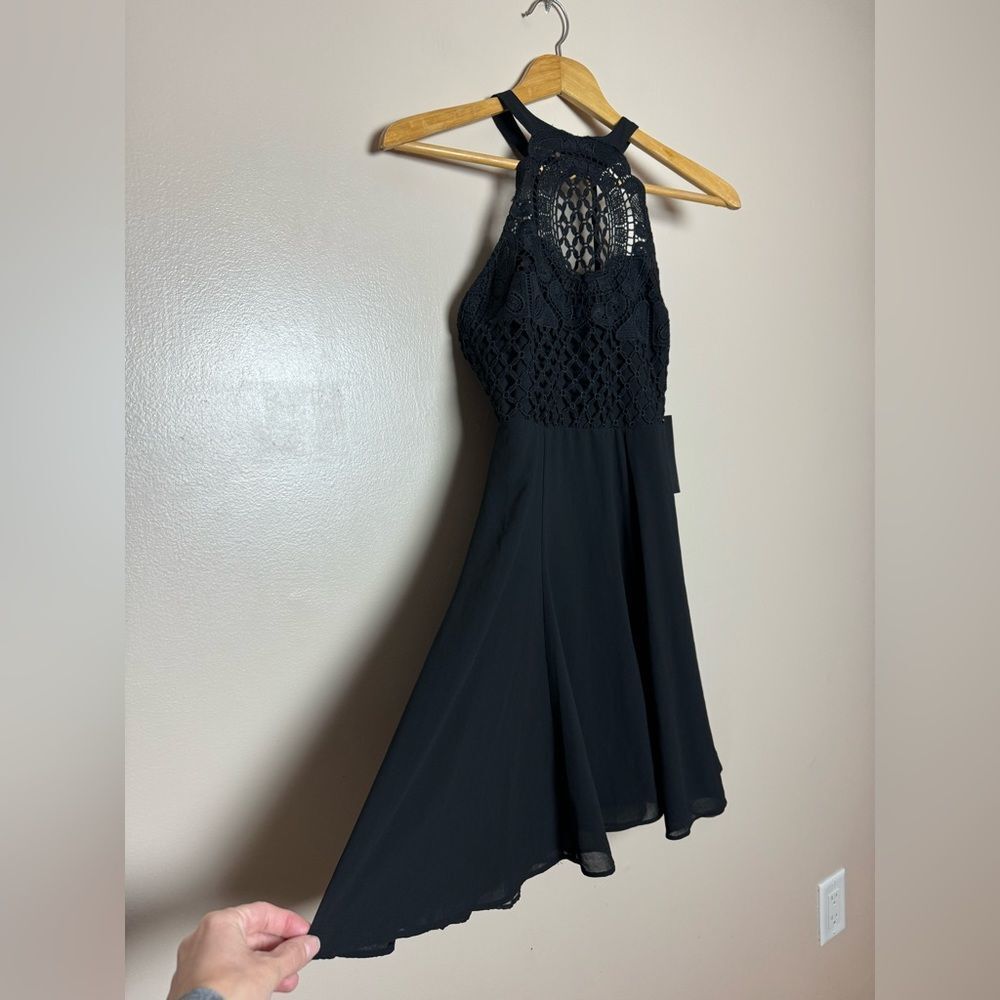 CLEARANCE! Black Lulu’s Lace Halter Mini Dress Size S NWT - Picture 3 of 5